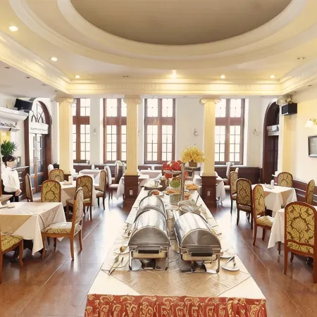 Riverside Hotel In Saigon Отели рядом с достопримечательностью «Манна»
