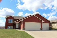ENTIRE House in Suburbs 10 min from city center - Kitchens