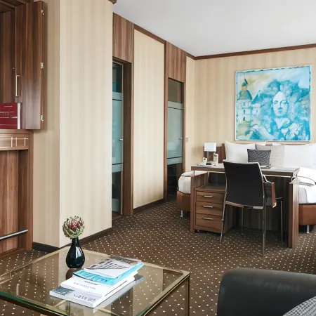 Living Hotel Düsseldorf Отели рядом с достопримечательностью «Рейнская набережная»
