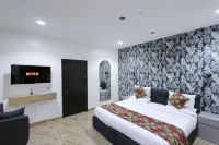 Four Tower Hotel And Suites Hotels in 
