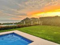 Amazing Hilltop Beach House - Ocean & Mountain Views! - 別墅