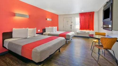 Motel 6 Victorville, CA - Apple Valley - parking