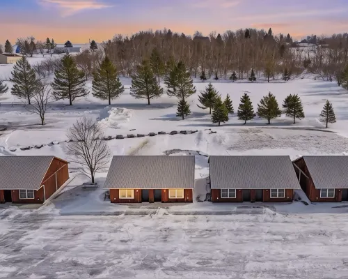 Golf, Outdoor Bar, Restaurant - The Oakwood Cabin Hotele w: Otisco
