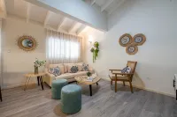 Chic-1 bed apt inside lux condo w/wifi, AC, pool, tropical gardens! - 2-Star