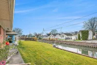 80ft Seawall~6beds~Direct Lake Access~Family Friendly~Excellent for Fishing - Homestays