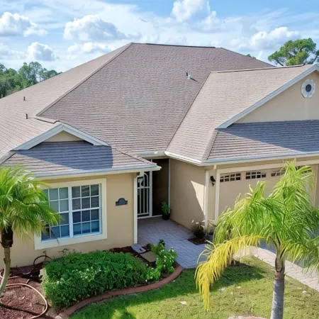 Spacious 2-bedroom villa in Sebring, screened patio, grill, bonus room, sleeps