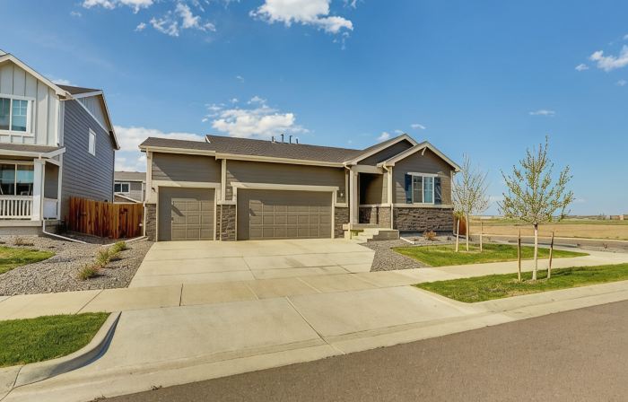 Spacious 4-bedroom house in charming Brighton w/WiFi, AC.