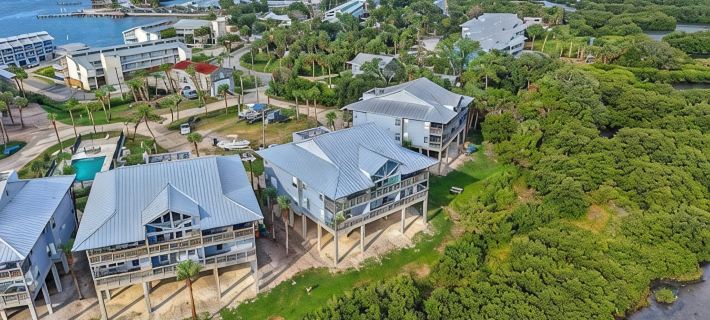 The Crane's Nest: Charming Waterfront Retreat Hoteles en Condado de Levy