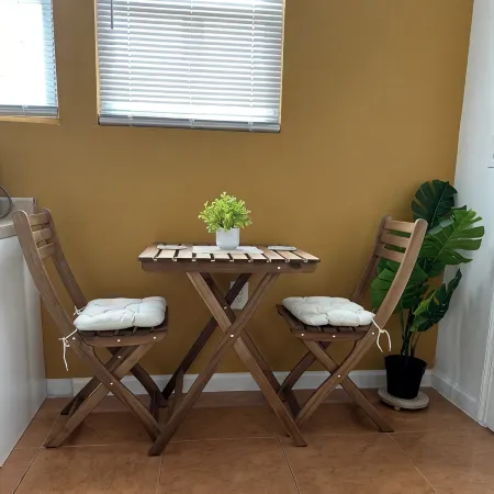 Cozy 1-bedroom apartment with Kitchen, Wi-Fi and AC in charming Elizabeth.