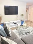 Cozy 2-bedrooms basement suite in Edmonton is minutes away from amenities! - บังกะโล