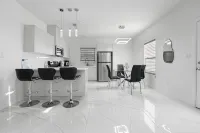 Brand NEW Cozy 3 Bedroom Apartment conveniently located in Pharr-McAllen area! - Homestays