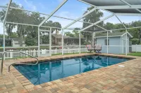 Waterfront Pool & Dock, Minutes to Springs & Gulf - Swimmingpools