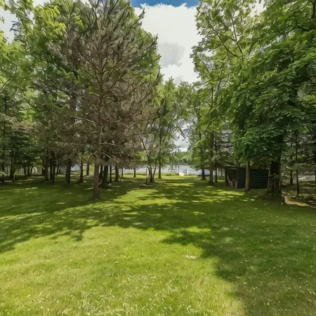 Perfect Summer rental in prime location on Washburn Lake