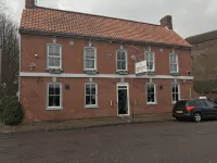 Quayside Hotel & Bar - Parking