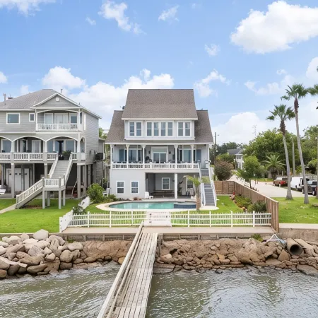 Kemah's Bayfront Getaway with Pool