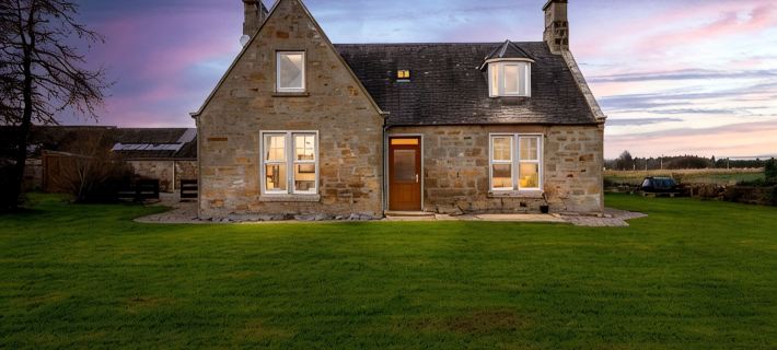 Old Duffus Farmhouse on Scottish Estate - stunning castle views Hotels in Elgin