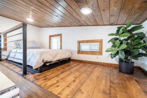 Charming Tiny Home Cottage - East Side! - 農家民宿
