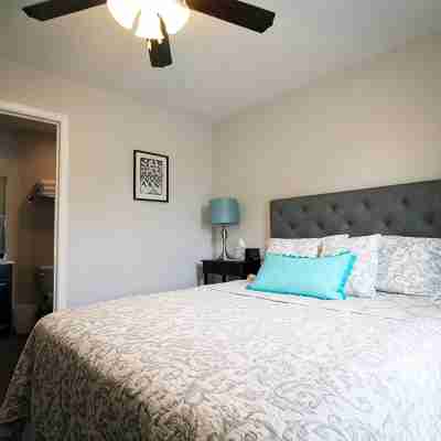 Awesome Location 2 Bedroom 2.5 Bath / Dog Friendly - 511B Rooms