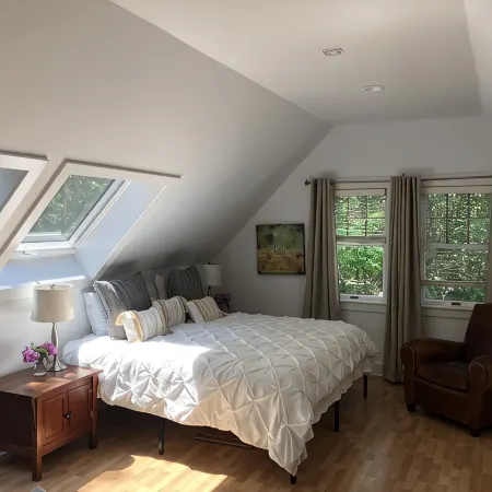 Sabbatical Guest Cottage by the Night Week Month or for the Summer Season