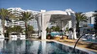 Fontainebleau Tresor Remodeled One-Bedroom Suite - Private Pools