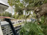 The Uptown Studio - Homestays