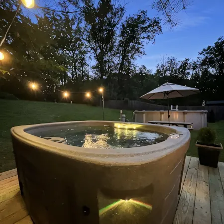Luxe Mountain Getaway, Fire Pit,Arcade, Hot Tub, Near Lake Minnewaska