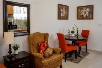 5 Min Drive to Junkanoo Beach, Arawak Cay, Ardastra Garden & Zoo & Attractions
