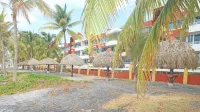Casa Serena Beachfront Condo - 3BRM-Ocean + Mountain Views-Beautiful-Sleeps 2-6