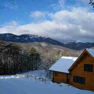 Breath Taking Log Mountain Lodge inside Rumbling Bald Resort Hotel Exterior