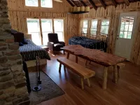 PET-FRIENDLY - Twilight Cabin a Unique Waterfront Log Cabin