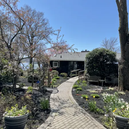 Nancy’s Touch, A Waterfront Paradise!