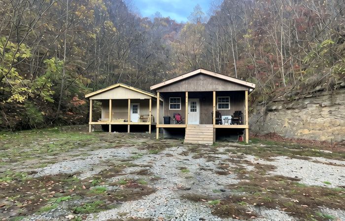 SMUGGLERS RUN: Cozy Cabin, quick & easy access to Hatfield-McCoy trail heads.