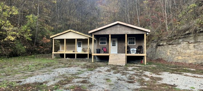 SMUGGLERS RUN: Cozy Cabin, quick & easy access to Hatfield-McCoy trail heads. Hotels in Mingo County