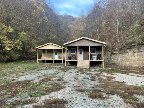 SMUGGLERS RUN: Cozy Cabin, quick & easy access to Hatfield-McCoy trail heads.
