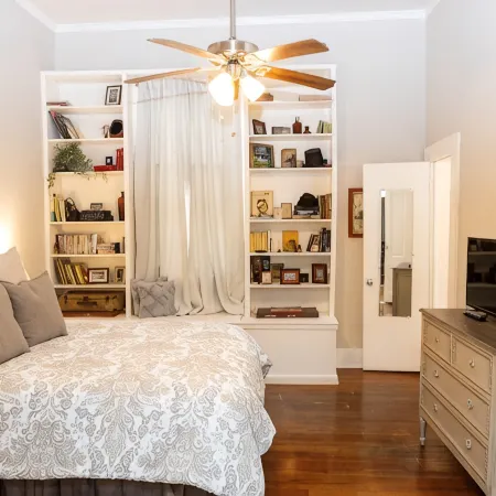 1880's Cozy Cottage, close to Historical Downtown. Sleeps up to 63B3B-pets OK