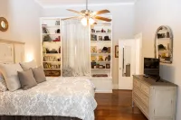 1880's Cozy Cottage, close to Historical Downtown. Sleeps up to 63B3B-pets OK