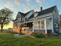The Cove House- completely renovated 1910 beach house Hotele w: Clare
