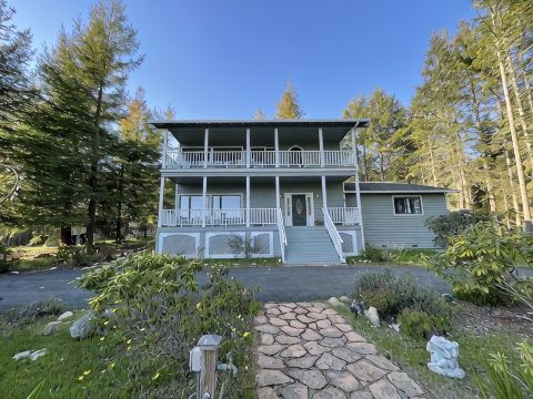 Peaceful Retreat with Ocean Views, Tall Pine Trees, and Beautiful Garden