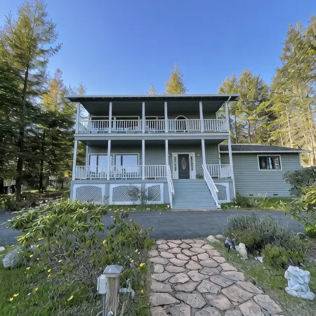 Peaceful Retreat with Ocean Views, Tall Pine Trees, and Beautiful Garden