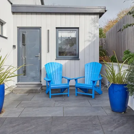 Trevone, Padstow-Modern Apartment minutes from sandy beach and SW coast path