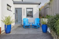 Trevone, Padstow-Modern Apartment minutes from sandy beach and SW coast path - 4-Star