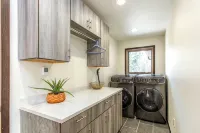 Modern Smart House - 2BR/2BA - Wildlife Views - 2 Patios + Fire Pits
