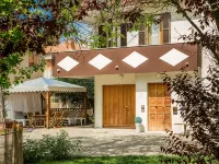 oasis of relaxation not far from the sea, parking in the inner courtyard. Hotels in Marotta