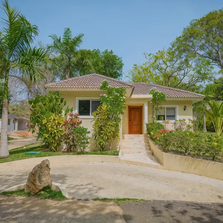 2 Bed 2 Bath Villa with Jacuzzi, High Speed Wi-Fi