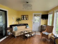 Tide’s Edge Escape: Cozy 2-Bed Cottage/Camper with Sea Views - 3-stjärniga
