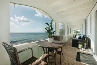 Beachfront Home with Screened-In Porch - Near Downtown - Auto On Generator - Wifi