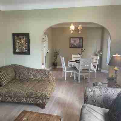 Ultra Close to Clifton Hill & Falls Walk to the Falls & Complimentary Breakfast Others