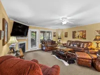 Downtown Condo - Only Condo Facing Main Street - 4 星級