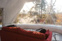 A secluded dome cabin offering a space of rest to restore body, soul, and spirit - Bintang 4