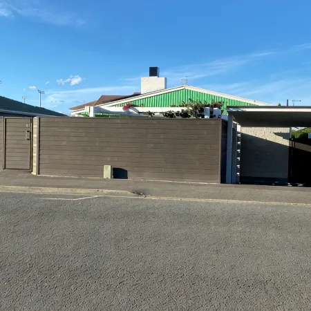 Groove-on-Grove. Entire home in Nelson.